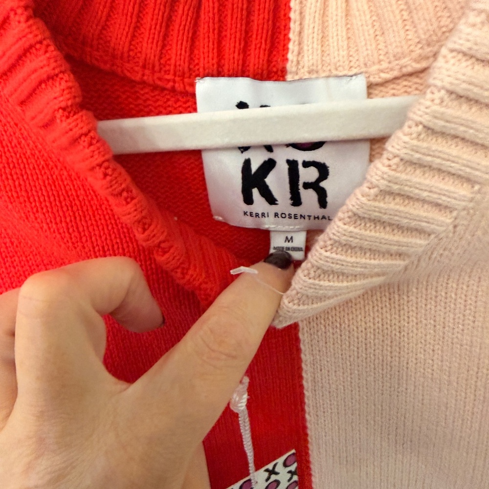 XO Kerri Rosenthal Heart V Neck colorblock Sweater in red & pink blush - Picture 4 of 5